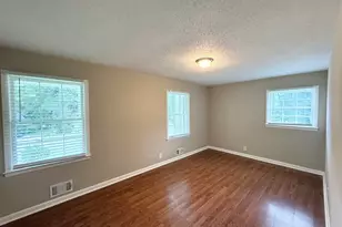 2946 Carriage Ln, Atlanta, GA 30349 - Photo 5
