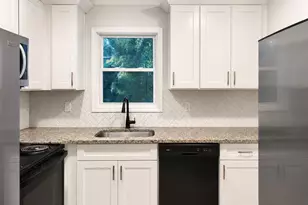 1385 Plaza Ave SW, Atlanta, GA 30310 - Photo 5