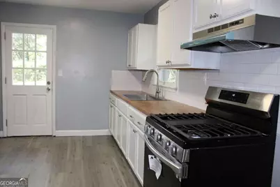 5565 Cypress Drive, Forest Park, GA 30297 - Photo 9