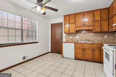 9115 Raven Drive, Jonesboro, GA 30238 - Photo 9