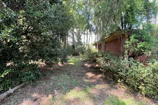 223 Suburban Dr, Brunswick, GA 31520 - Photo 7