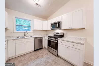 670 Marsh Court, Jonesboro, GA 30238 - Photo 11