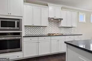 7110 Sailaway Dr, Flowery Branch, GA 30542 - Photo 9