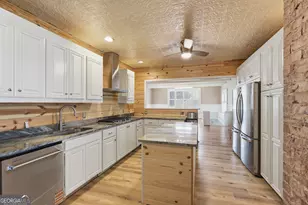 334 E Tugalo St, Toccoa, GA 30577 - Photo 11