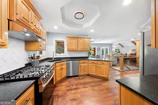 323 N Shores Dr, Westminster, SC 29693 - Photo 9