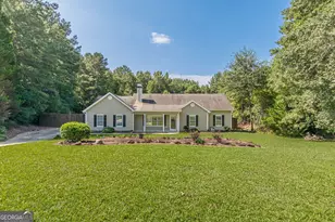 135 Riverside Ct, Sharpsburg, GA 30277 - Photo 1