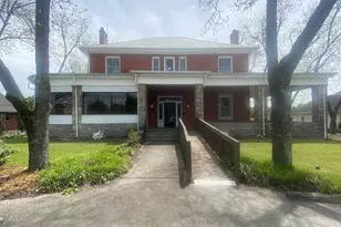 38 S Broad St, Winder, GA 30680 - Photo 1