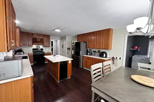 1890 Dovonshire Rd S W, Marietta, GA 30064 - Photo 9