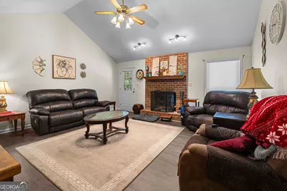 55 Manor Circle, Sharpsburg, GA 30277 - Photo 5