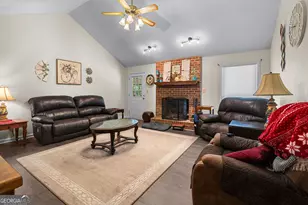 55 Manor Cir, Sharpsburg, GA 30277 - Photo 5