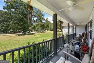 55 Manor Cir, Sharpsburg, GA 30277 - Photo 3