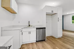 1355 Graymont Dr SW, Atlanta, GA 30310 - Photo 9