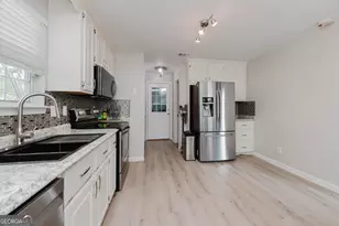 111 Saint Brendans Dr, Bonaire, GA 31005 - Photo 11