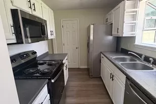 303 Holly Ct, Kingsland, GA 31548 - Photo 3