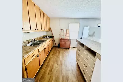 111B Tyler Street, Barnesville, GA 30204 - Photo 5