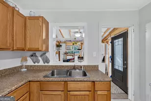 504 N Pond St, Toccoa, GA 30577 - Photo 15