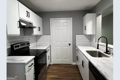 9302 Fairington Ridge Circle, Lithonia, GA 30038 - Photo 3