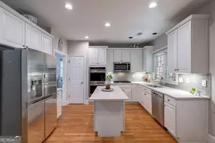 1778 Emory Ridge Dr, Atlanta, GA 30329 - Photo 9