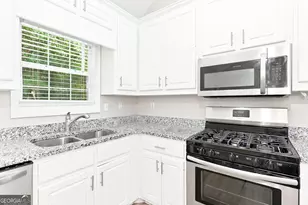 4876 Hunt Club Dr, Flowery Branch, GA 30542 - Photo 7