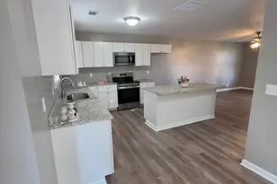 111 Charlotte Cir, Statham, GA 30666 - Photo 5