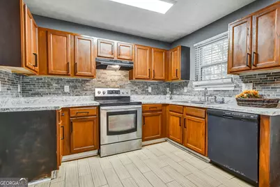 4251 Chestnut Lake Avenue, Lithonia, GA 30038 - Photo 5