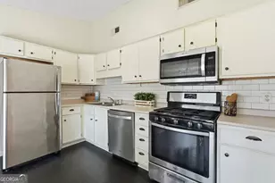 2 E White Hawthorne Dr, Savannah, GA 31419 - Photo 15