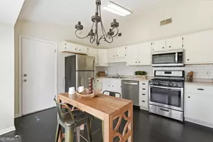 2 E White Hawthorne Dr, Savannah, GA 31419 - Photo 11