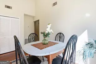 2 E White Hawthorne Dr, Savannah, GA 31419 - Photo 9