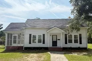 411 W Pine St, Swainsboro, GA 30401 - Photo 1