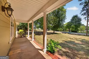 138 Lakeshore Cir NE, Milledgeville, GA 31061 - Photo 3