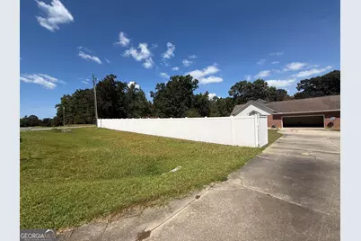 201 Strawberry Circle, Dublin, GA 31021 - Photo 5
