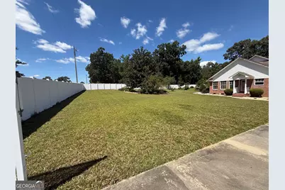 201 Strawberry Circle, Dublin, GA 31021 - Photo 11