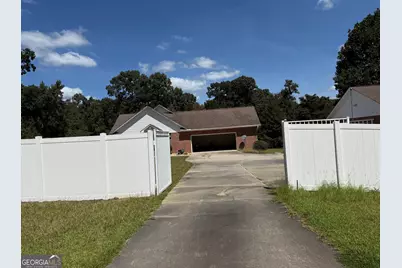 201 Strawberry Circle, Dublin, GA 31021 - Photo 3