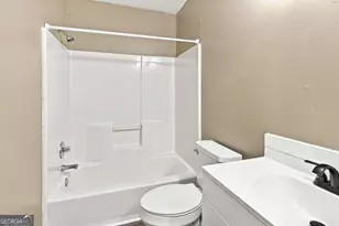 2092 S Sherwood Dr, Valdosta, GA 31602 - Photo 9
