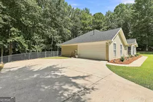 75 Kripple Kreek Dr, Sharpsburg, GA 30277 - Photo 3