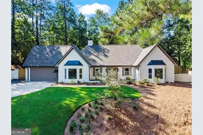 2552 Hollycreek Drive NE, Marietta, GA 30062 - Photo 1