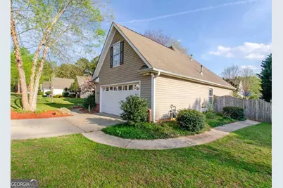 153 Kingsbrook Circle, Newnan, GA 30265 - Photo 3