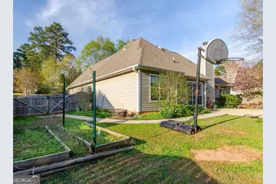 153 Kingsbrook Circle, Newnan, GA 30265 - Photo 5