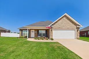 425 Lamplight Dr, Byron, GA 31008 - Photo 1