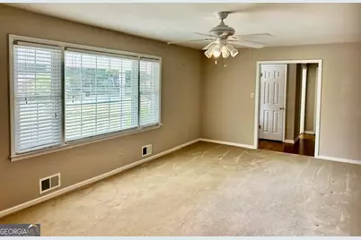 204 Lafayette St, Barnesville, GA 30204 - Photo 5
