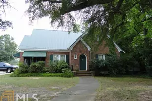 165 N Broad St, Winder, GA 30680 - Photo 1