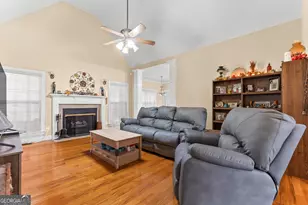 129 Gardenia Dr, Warner Robins, GA 31088 - Photo 9