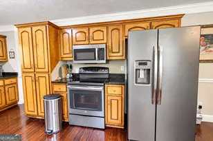 1042 Duke Dr SE, Conyers, GA 30013 - Photo 9