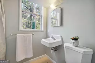 2073 E Roxboro Rd NE, Brookhaven, GA 30324 - Photo 9