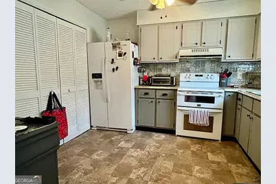 124 Stonehedge Drive, Warner Robins, GA 31088 - Photo 3