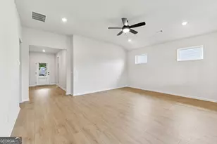 389 Sand Dune Way, Conyers, GA 30013 - Photo 3