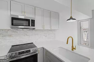 302 Lorch St, Savannah, GA 31401 - Photo 21