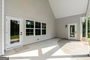 2424 Fischer Rd, Sharpsburg, GA 30277 - Photo 17