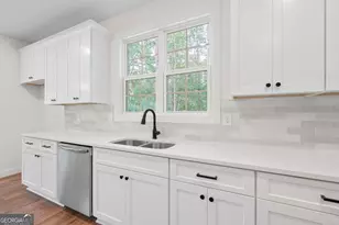 2424 Fischer Rd, Sharpsburg, GA 30277 - Photo 15