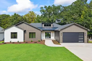 380 Capri Point, Lavonia, GA 30553 - Photo 1